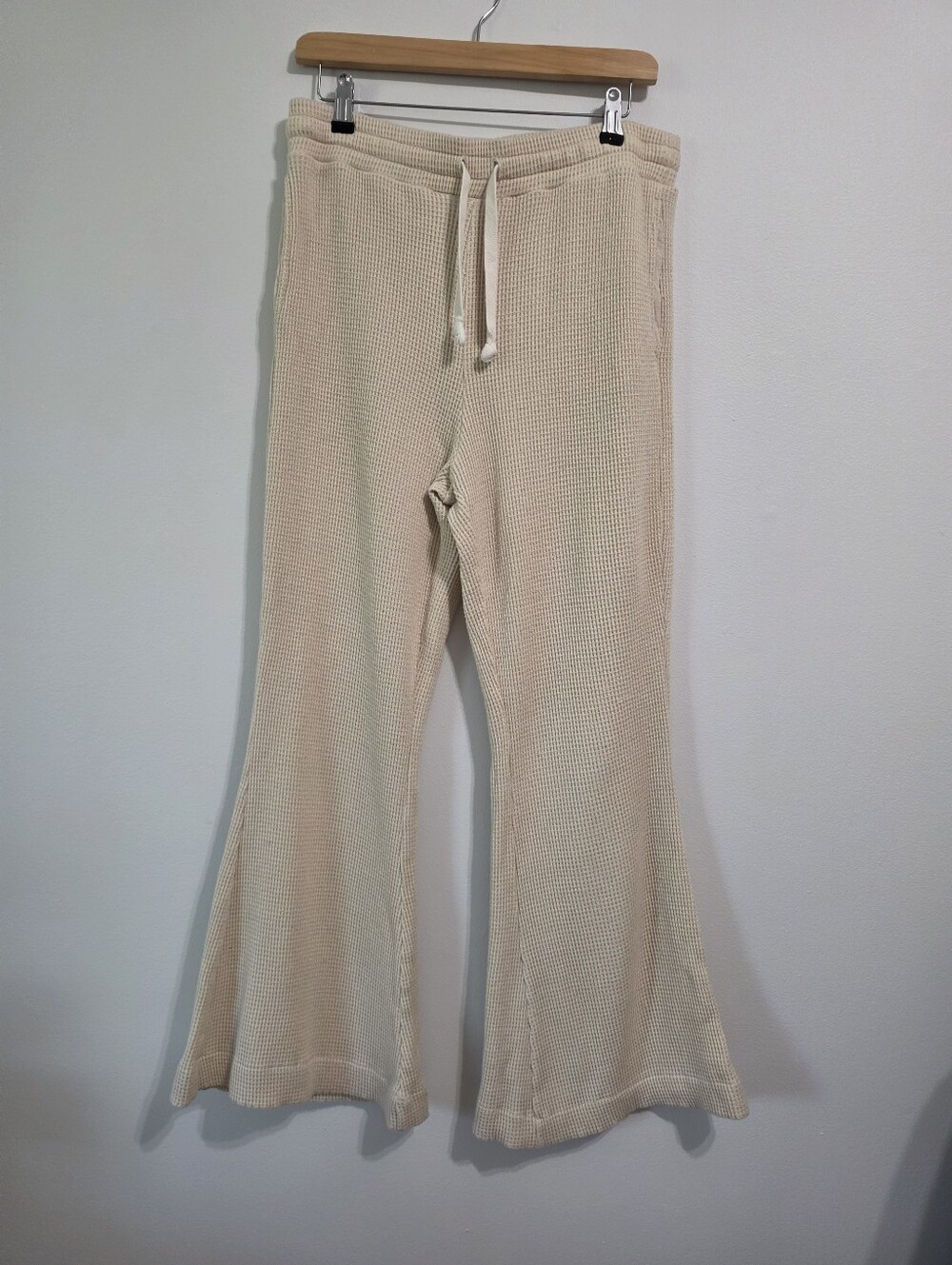 98. AE Waffle Flared Louge Pants Sz L